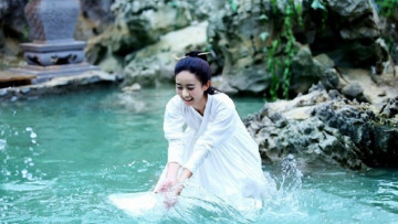 Hoa nhạt tao nhã, nước nhạt vị thật, người nhạt thuần khiết.