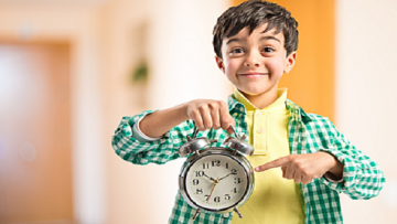 Đúng giờ: Giúp trẻ thành người đáng tin cậy ( Ảnh: sohu)