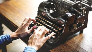 VDH- Nghệ sĩ 23 tuổi người Anh đánh máy những bức tranh tuyệt vời bằng máy đánh chữ