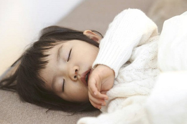 Há miệng khi ngủ ở trẻ