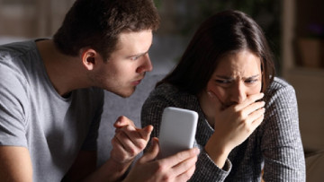 Ngoại tình: Giống như Nếm mật trên lưỡi dao, bất lợi nhất cho âm đức