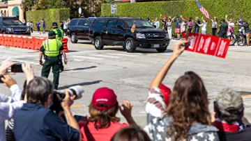 Năm trợ lý trẻ theo Trump xây văn phòng ở Trang viên Sea Lake