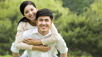 Vợ chồng luôn là người đồng hành cùng nhau đến suốt cuộc đời nên hãy luôn trân trọng nhau. Nguồn ảnh: Internet