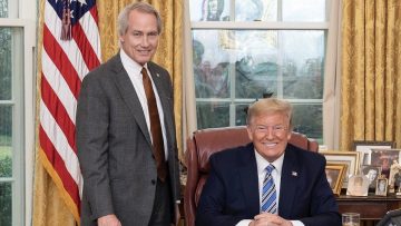 luat-su-lin-wood-trump