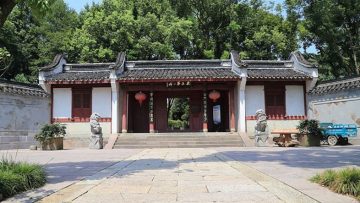 Cổng chùa Baoguo (Ảnh: Zhangzhugang / Wiki, CC BY-SA 3.0)