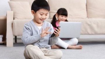 Tác hại khi cho trẻ dùng điện thoại nhiều. Nguồn ảnh: baomoi.com