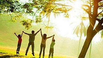 Có một nơi để về, đó là nhà – có những người để yêu thương, đó là gia đình. Có được cả hai, đó là hạnh phúc