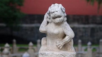 Sư tử đá cò hình dáng đặc biệt hơn so với các con sư tử khác. Nguồn ảnh: baogiaothong