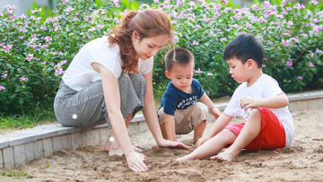 Chơi cùng con dễ hay khó?