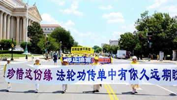 Cuộc diễu hành kêu gọi chấm dứt cuộc bức hại tàn khốc nhất lịch sử loài người suốt 22 năm, nhận được sự ủng hộ của nhiều chính trị gia-1