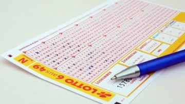 Cuộc sống tẻ nhạt của người đàn ông trúng số độc đắc giấu kín gia đình suốt 10 năm