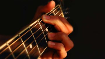 Tiếng đàn đặc biệt ẩn chứa nội tâm sâu lắng