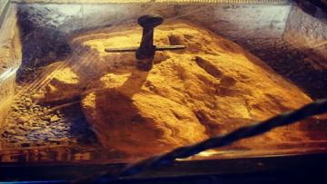 Thanh Kiếm xuyên đá – bằng chứng thần thánh của Thần linh