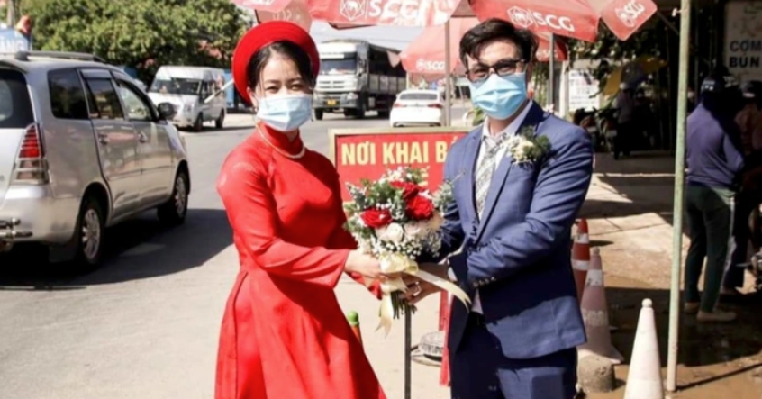Cô dâu Quảng Nam, chú rể Đà Nẵng trao sính lễ tại chốt kiểm dịch… rồi ai về nhà nấy