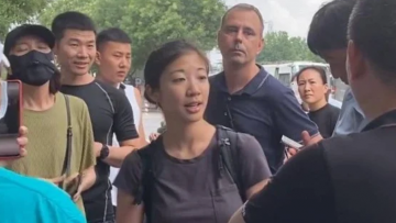 Sau trận lụt ở Trịnh Châu, “nghĩa hòa đoàn” xuất hiện khắp đường phố, Trung Cộng tẩy não thành công