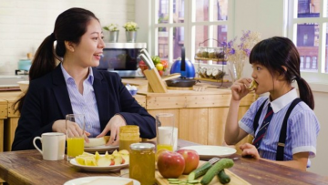 Hành vi của người mẹ sẽ ảnh hưởng rất lớn đến trẻ. Nguồn ảnh: secretchina