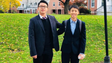 17 tuổi bán tranh gây quỹ, thu 200 triệu ủng hộ chống dịch