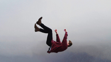 Giật mình khi ngủ. Nguồn ảnh: Danviet.vn