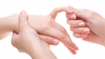 Giữ ngón tay kiềm chế cảm xúc. Nguồn ảnh: yakson