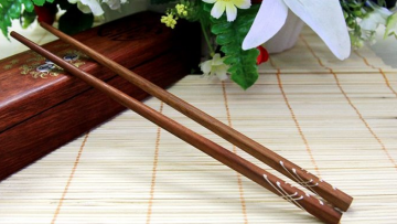 Ý nghĩa của đôi đũa trong văn hòa người Việt. Nguồn ảnh: bansacvn