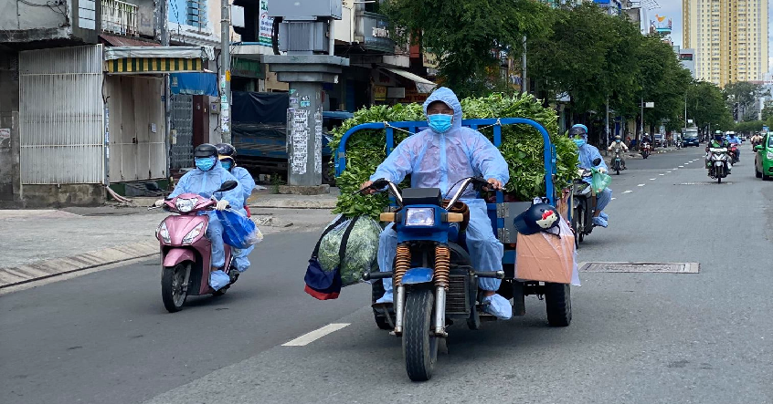 Chiếc Ba gác chở đầy tình thương trên đường phố Sài Gòn