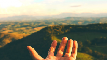 Tử tế là mức độ thông minh cao nhất, là nền tảng để người khác tôn trọng và tin tưởng