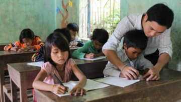 Lòng bao dung của thầy giáo giúp cảm được hóa trái tim của cậu học trò nghèo- VDH