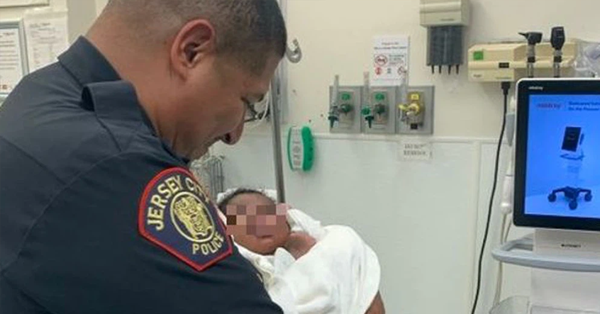 Khoảnh khắc cảnh sát đỡ được em bé 1 tháng tuổi một cách ngoạn mục