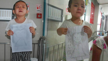 Bị bỏ rơi vì ung thư máu, bé 4 tuổi vẽ tranh mẹ cho đỡ nhớ: ‘Nếu con khỏi bệnh, mẹ có về không?’