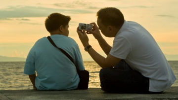 Cha con. Hình ảnh chỉ mang tính minh hoa. Nguồn ảnh: blog.btaskee