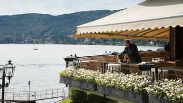 Hành khách qua đời, di sản khủng giao cho nhân viên khách sạn