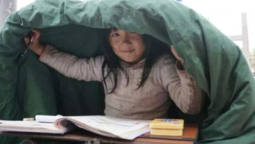 Trả học phí một tệ, cô bé nhận được bài học quý giá về sự tự lập- VDH