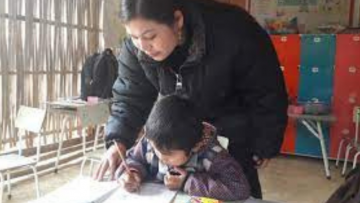 Cô giáo nhân hậu dạy cậu học trò mồ côi trở thành Tiến sĩ- VDH