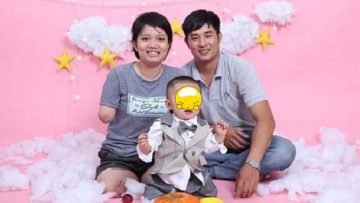 Vợ bị tàn tật sau sinh con, chồng ngày nào cũng ân cần chăm sóc