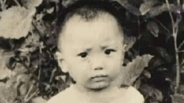 Bé trai thất lạc từ nhỏ vẫn giữ mảnh giấy dưới gối, 32 năm sau khóc òa ngày trùng phùng mẹ cha