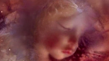 Phát hiện quan tài dưới lòng đất, các nhà khoa học sửng sốt thấy bé gái vẹn nguyên như thiên thần say ngủ cùng bí mật bị chôn vùi 140 năm