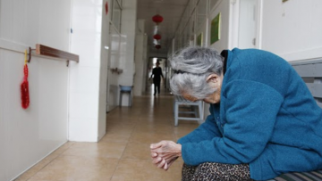 Lá thư đẫm nước mắt mẹ gửi 4 cậu con trai: ‘Đừng chúc mẹ sống trăm tuổi, duyên mẹ con đã tận’