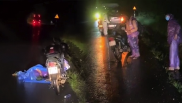 Hỏng xe, hai người ngủ gục trên đường giữa trời mưa lớn, hình ảnh khiến ai nấy đều cảm động rưng rưng