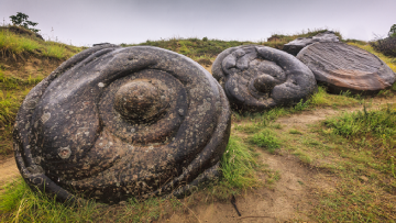 Kỳ quan địa chất Trovants, những viên đá thần kỳ, những hòn đá sống duy nhất trên hành tinh