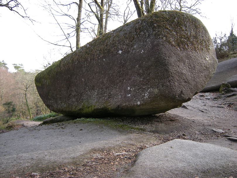 Khối đá nặng 137 tấn nếu biết cách ai cũng có thể dịch chuyển