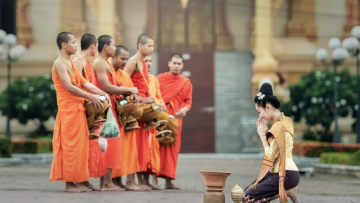 Tiền bạc tham ô nhận vào cửa trước bước ra cửa sau