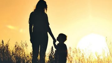 Hai vợ chồng chia tay, mẹ lặng người khi đọc thư con trai viết gửi bố